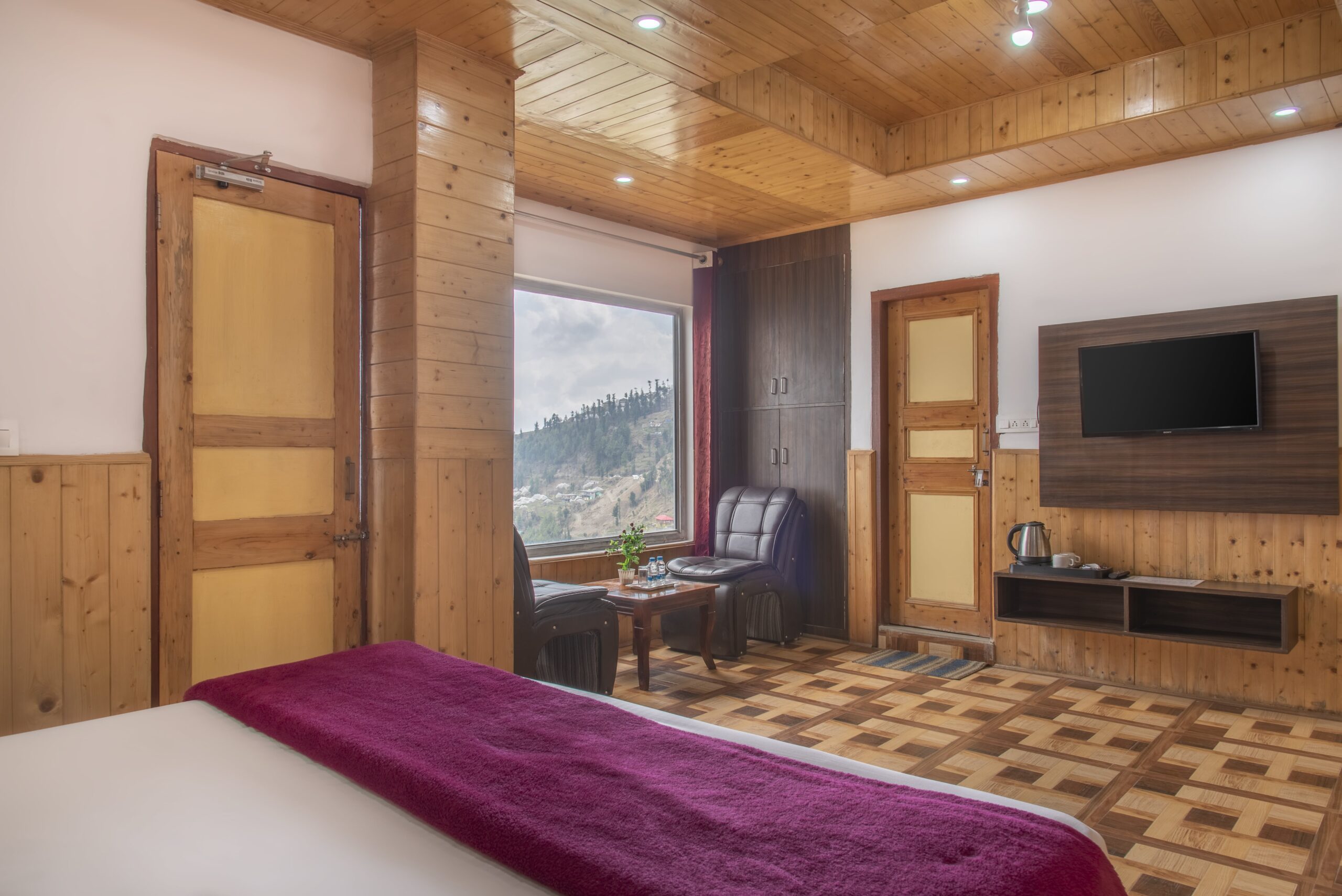 Deluxe room with balcony gallery